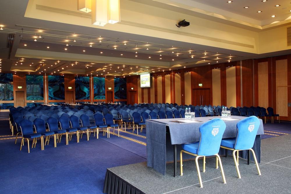 Отель Lough Rynn Castle Mohill Экстерьер фото
