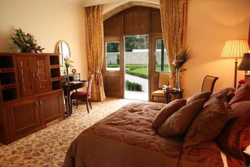 Отель Lough Rynn Castle Mohill Экстерьер фото